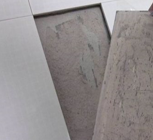 广南瓷砖空鼓维修公司分享瓷砖铺贴时如果打浆（即涂抹在瓷砖背面和基层上的砂浆或瓷砖胶）过少，会带来以下问题